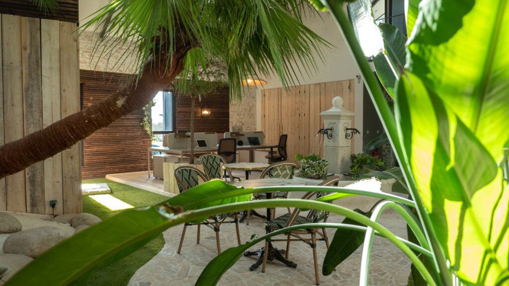 Bureaux avec fontaine lumineux à Châteauroux, Région centre